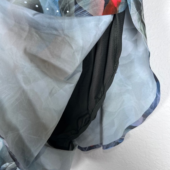 Lululemon Floral Running Shorts Womens Size 6 Lightweight Athletic‎ Gym - Picture 7 of 8